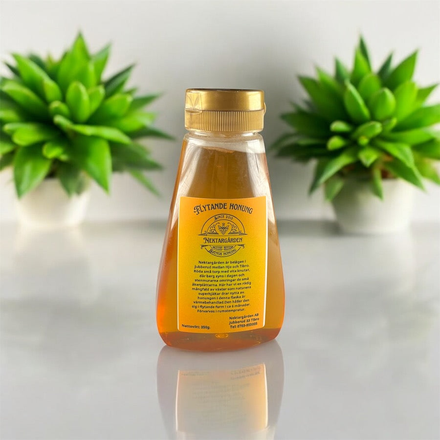 Svensk flytande honung i squeezeflaska 350g från Nektargården – naturlig honung direkt från biodlaren