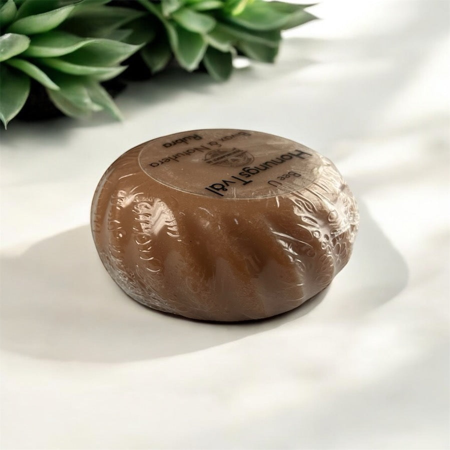 Honungstvål med bivax och naturlera “Rubra” från Nektargården – naturlig handgjord tvål för hudvård