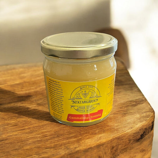 Kristalliserad gammaldags honung i glasburk