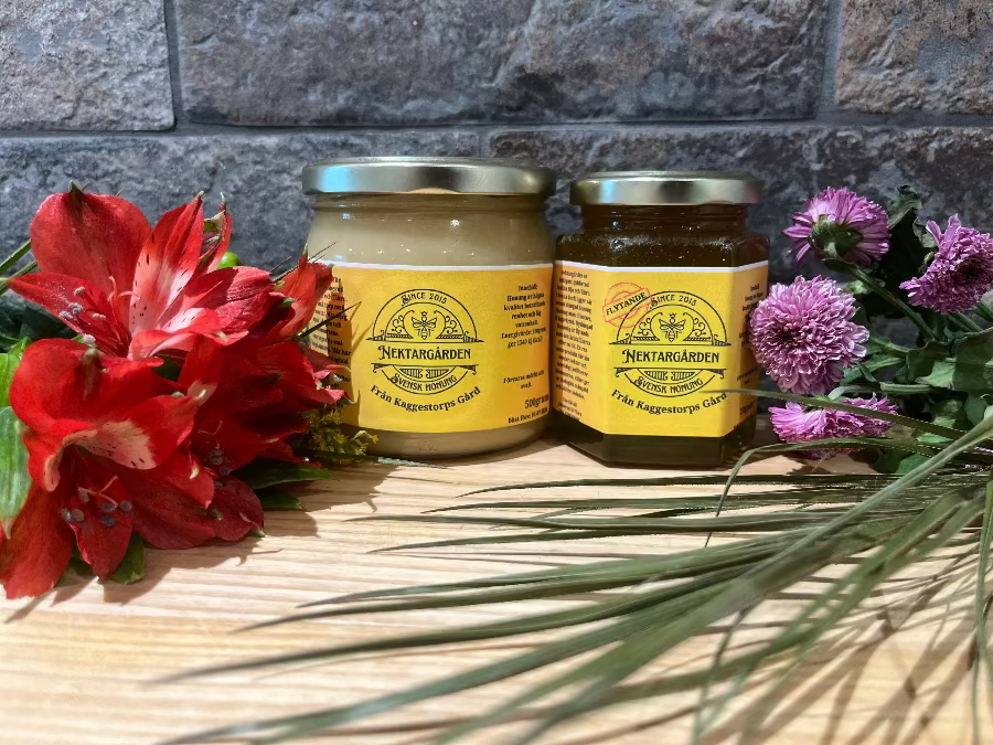 Föreningshonung från Nektargården – en burk vanlig honung 500g och en burk flytande honung 250g för försäljning i föreningar